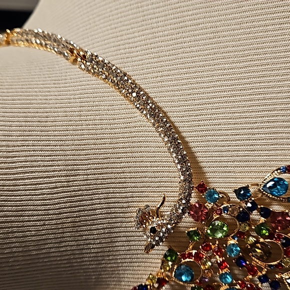 Multicolor rhinestone peacock statement necklace goldtone dazzling jewels NWOT - Picture 6 of 9